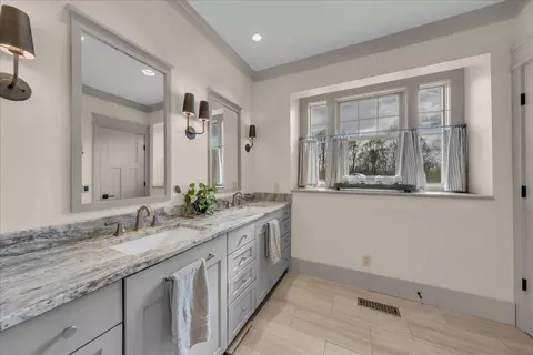 Bath - 8581 Silver View Ln, Silver Point, TN 38582 photo 2 of 7