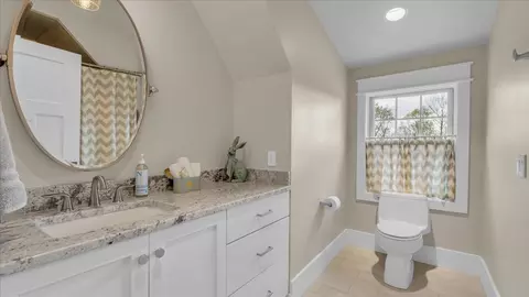 Bath - 8581 Silver View Ln, Silver Point, TN 38582 photo 5 of 7
