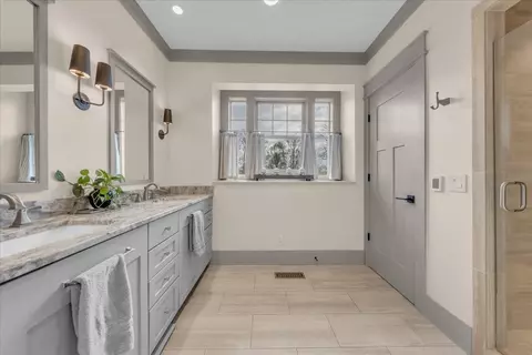 Bath - 8581 Silver View Ln, Silver Point, TN 38582 photo 1 of 7