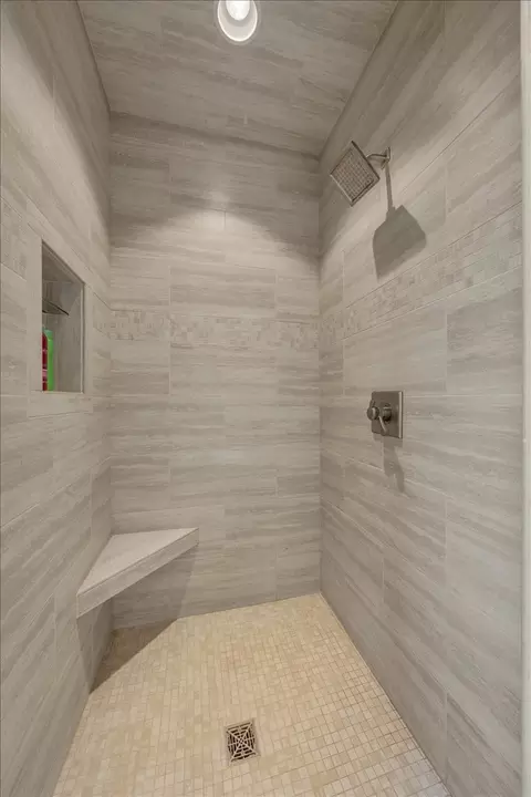 Bath - 8581 Silver View Ln, Silver Point, TN 38582 photo 3 of 7