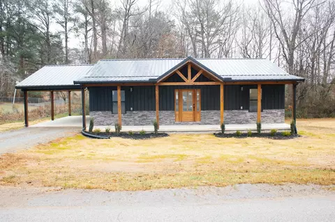 279 Oakgrove Rd, Selmer, TN 38375