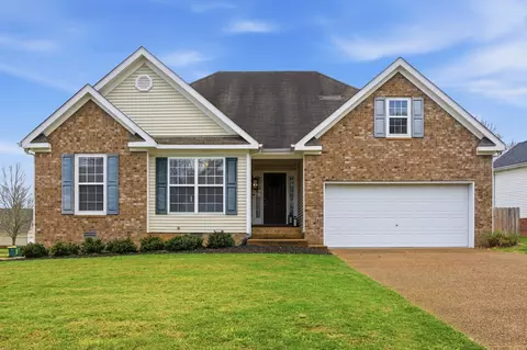 1003 Persimmon Dr, Spring Hill, TN 37174