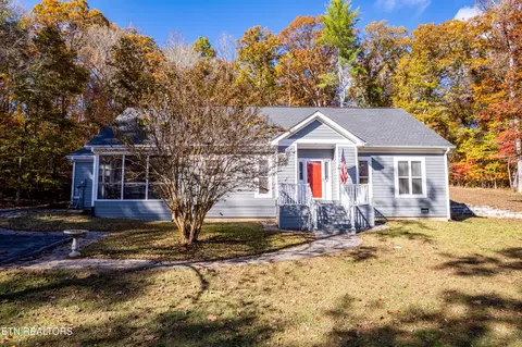 216 Peninsula Rd, Harriman, TN 37748