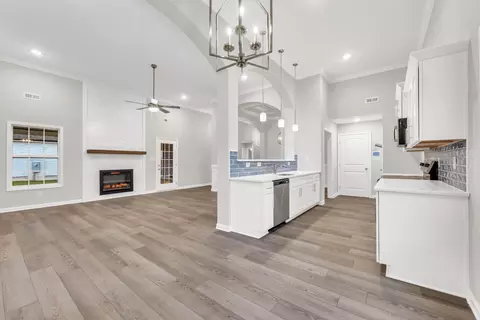 2700 Brewster Dr, Clarksville, TN 37042