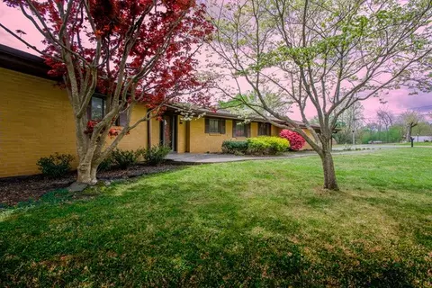 1213 Mayes Dr, Greenbrier, TN 37073