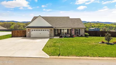 1722 Millstone Dr, Maryville, TN 37803