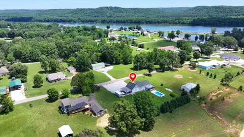198 Yarbro Harbor Dr, Decaturville, TN 38329