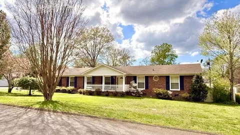 110 Lannom Cir, Tullahoma, TN 37388