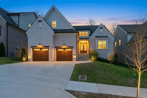 240 Valley Bend Dr, Nashville, TN 37214