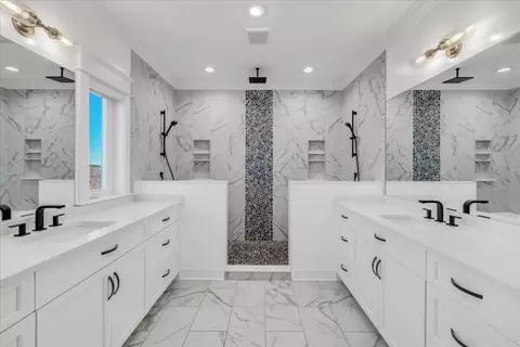 Bath - 155 Riverview Ct, Jasper, TN 37347 photo 4 of 9