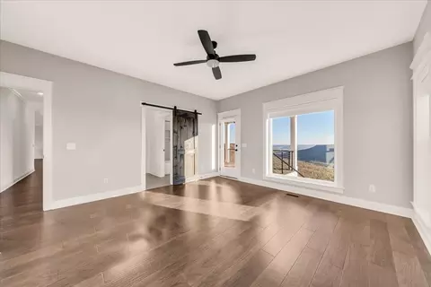 Living - 155 Riverview Ct, Jasper, TN 37347 photo 6 of 9