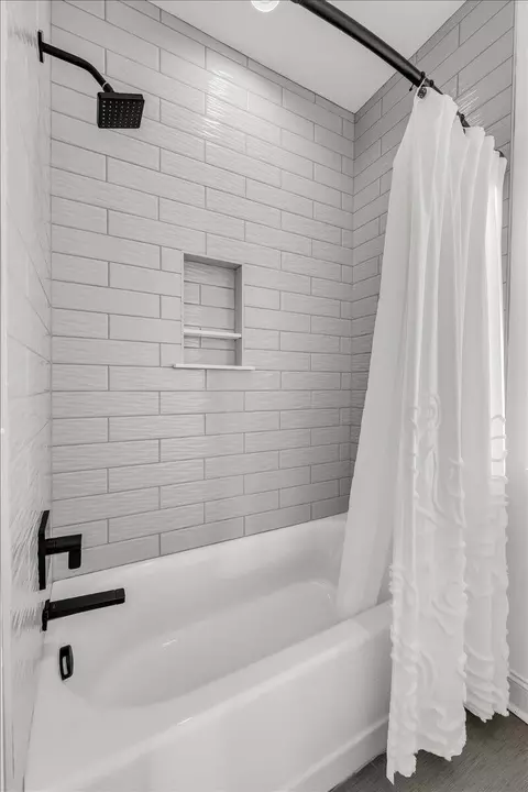 Bath - 155 Riverview Ct, Jasper, TN 37347 photo 6 of 9