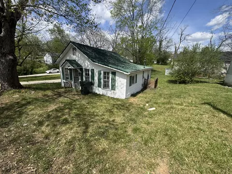501 W Chestnut St, Dickson, TN 37055
