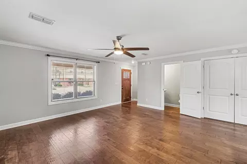 Living - 2506 Main St E #E6, Murfreesboro, TN 37127 photo 2 of 3