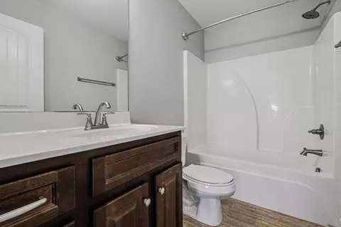 Bath - 2506 Main St E #E6, Murfreesboro, TN 37127 photo 3 of 3