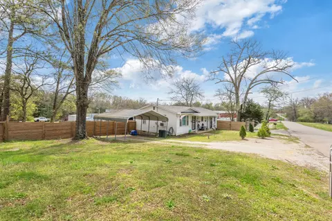 252 Luna St, Decaturville, TN 38329