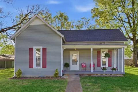 102 S Locust St, Mount Pleasant, TN 38474