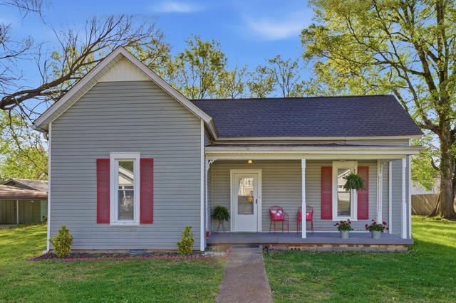 102 S Locust St, Mount Pleasant, TN 38474