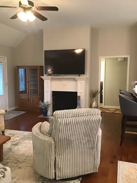 Living - 8960 New Chapel Rd, Springfield, TN 37172 photo 1 of 3