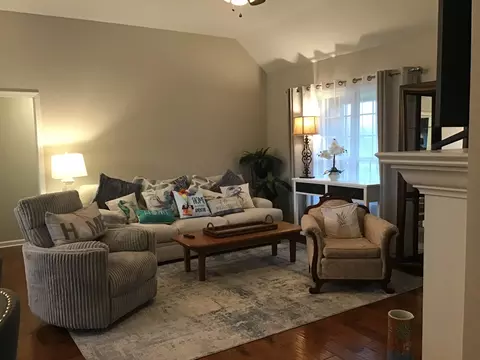 Living - 8960 New Chapel Rd, Springfield, TN 37172 photo 2 of 3