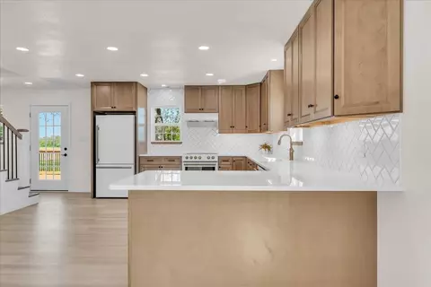 Kitchen - 2152 Old Well Rd, Morrison, TN 37357 photo 5 of 9