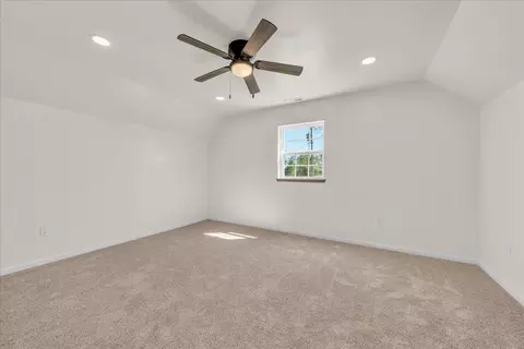 Bedroom - 2152 Old Well Rd, Morrison, TN 37357 photo 9 of 10
