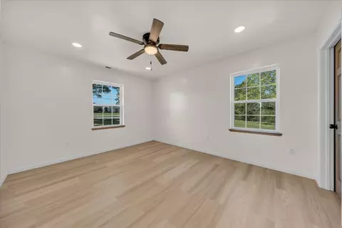 Bedroom - 2152 Old Well Rd, Morrison, TN 37357 photo 3 of 10