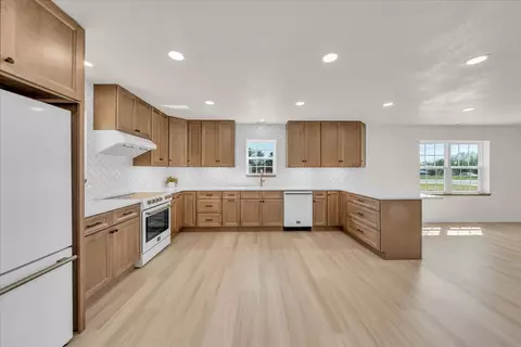 Kitchen - 2152 Old Well Rd, Morrison, TN 37357 photo 6 of 9