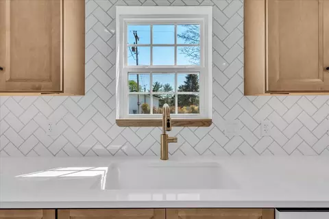 Kitchen - 2152 Old Well Rd, Morrison, TN 37357 photo 4 of 9