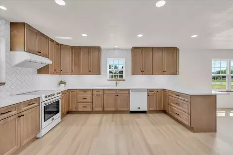Kitchen - 2152 Old Well Rd, Morrison, TN 37357 photo 3 of 9