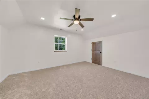 Bedroom - 2152 Old Well Rd, Morrison, TN 37357 photo 8 of 10