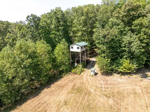 7422 Indian Creek Rd, Mcewen, TN 37101