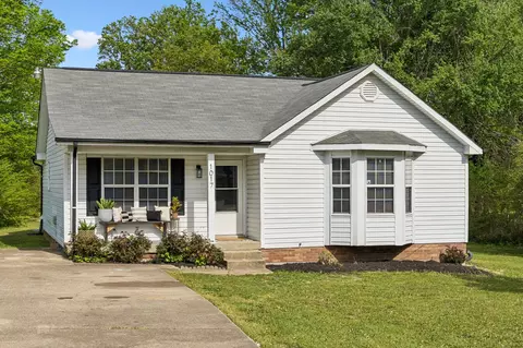 1017 Preston Dr, Burns, TN 37029