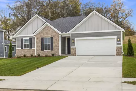 1555 Oak Springs Dr, Columbia, TN 38401