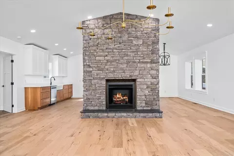 Living - 806 Robinson Ridge Rd, Baxter, TN 38544 photo 2 of 6