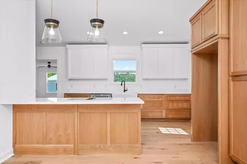 Kitchen - 806 Robinson Ridge Rd, Baxter, TN 38544 photo 2 of 4