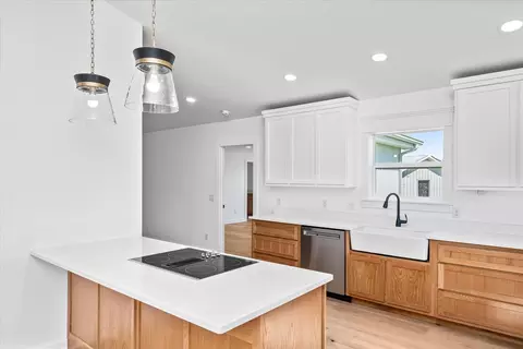 Kitchen - 806 Robinson Ridge Rd, Baxter, TN 38544 photo 3 of 4