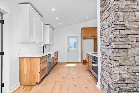 Kitchen - 806 Robinson Ridge Rd, Baxter, TN 38544 photo 4 of 4