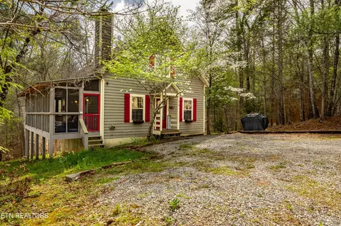 516 Clearwater Cir, Townsend, TN 37882