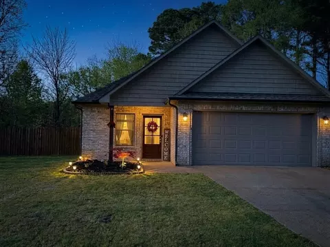 Exterior - 137 Executive Dr, Jackson, TN 38305 photo 3 of 5