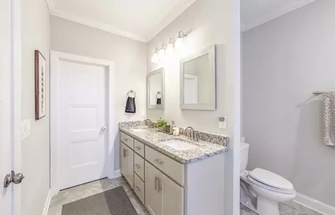 Bath - 137 Executive Dr, Jackson, TN 38305 photo 2 of 3