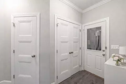 Entry Way - 137 Executive Dr, Jackson, TN 38305 photo 2 of 2