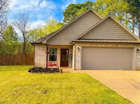 137 Executive Dr, Jackson, TN 38305