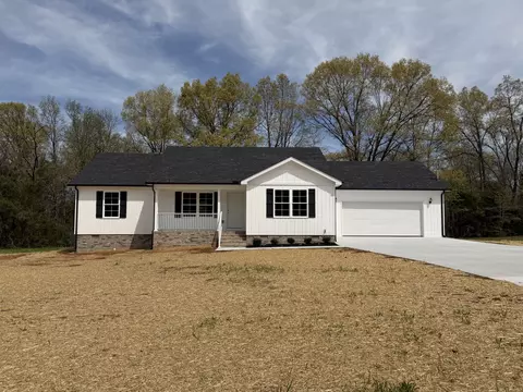 52 Sunset Falls Rd, Tullahoma, TN 37388