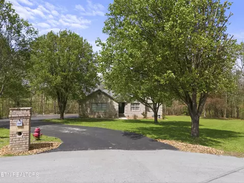 55 Rocky Ln, Crossville, TN 38571