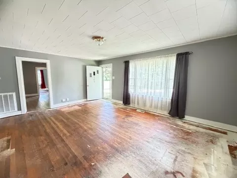 101 Walnut St, Decherd, TN 37324 photo 2