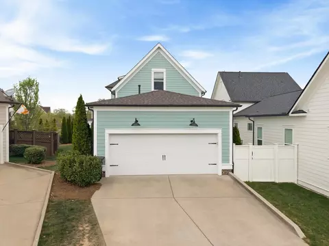 Exterior - 302 Hughes Ln, Franklin, TN 37064 photo 7 of 17