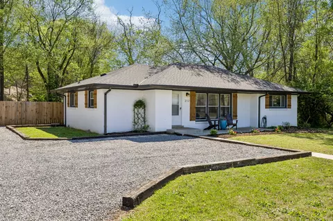 Exterior - 212 E Clark Blvd, Murfreesboro, TN 37130 photo 5 of 8