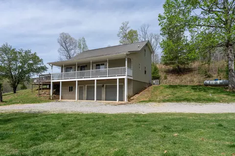1819 Lawrenceburg Hwy, Waynesboro, TN 38485