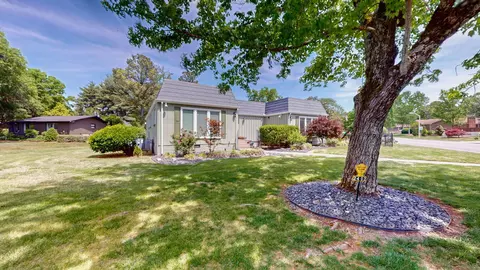 2402 Riverview Dr, Murfreesboro, TN 37129